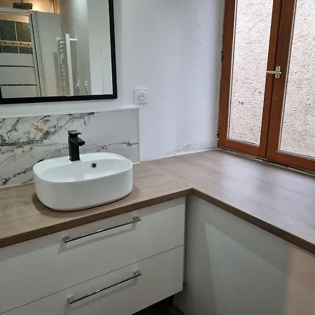 Hébergement de vacances Enclos De La Rive 15 Pers Avec Piscine Chauffee *